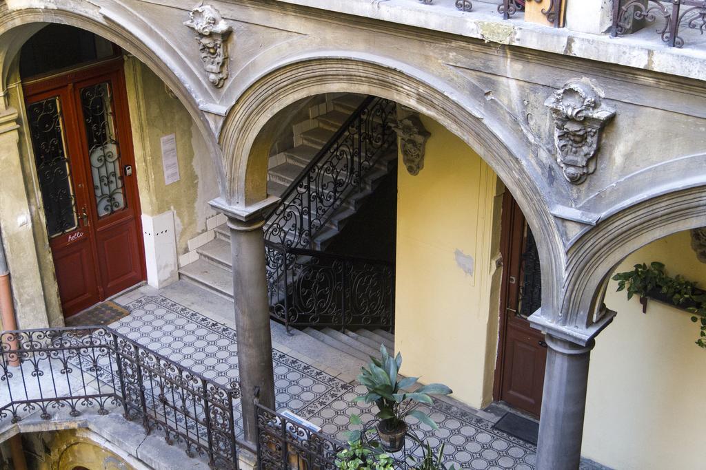 Real Apartments Klauzal Budapest Bagian luar foto