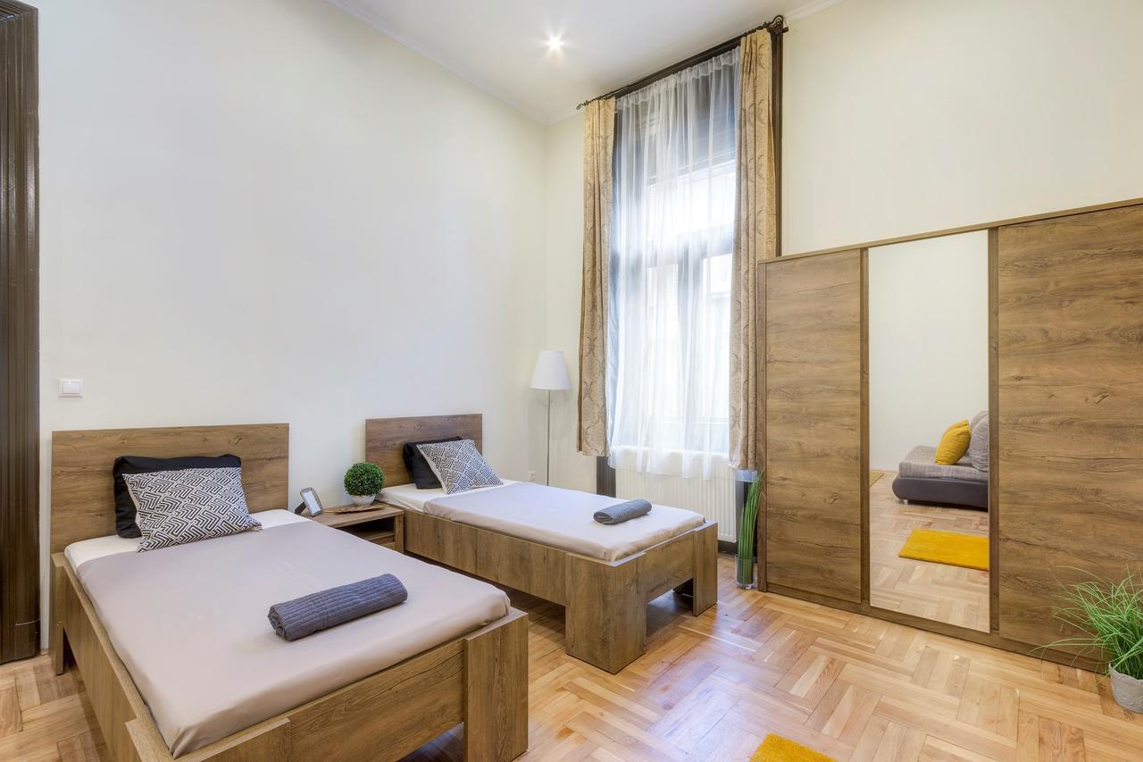 Real Apartments Klauzal Budapest Bagian luar foto